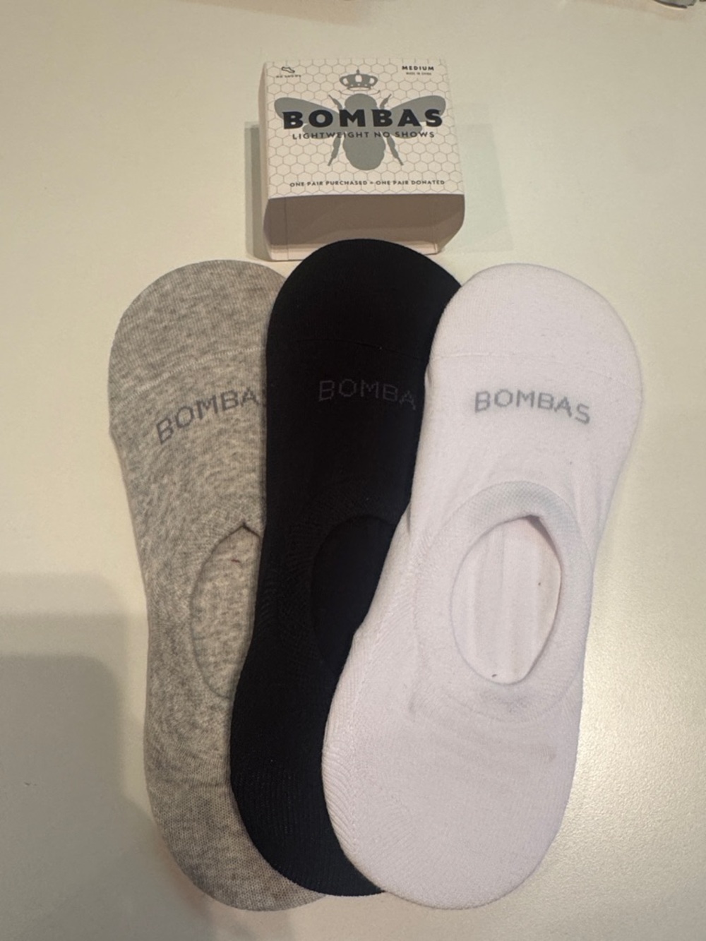 Bombas NWT 3PR no show SZ:Med Color:Wht,Blk,Bge